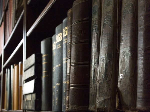 Czym jest akt oskarżenia? Kto sporządza akt oskarżenia? Jakie skutki niesie za sobą akt oskarżenia?